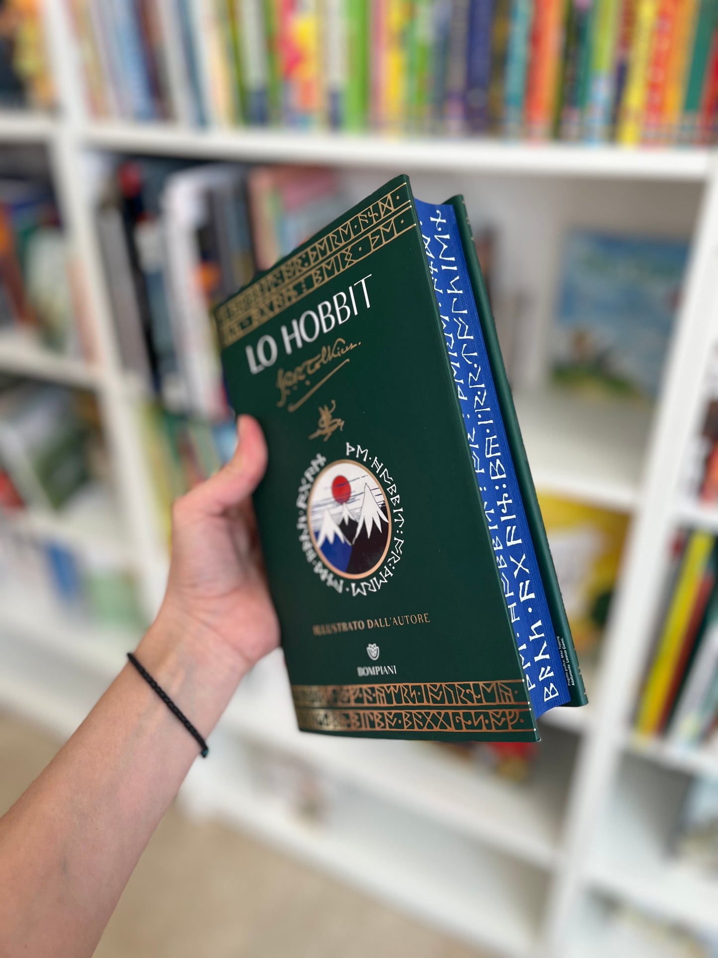 Lo Hobbit, illustrato dall’autore J. R. R. Tolkien