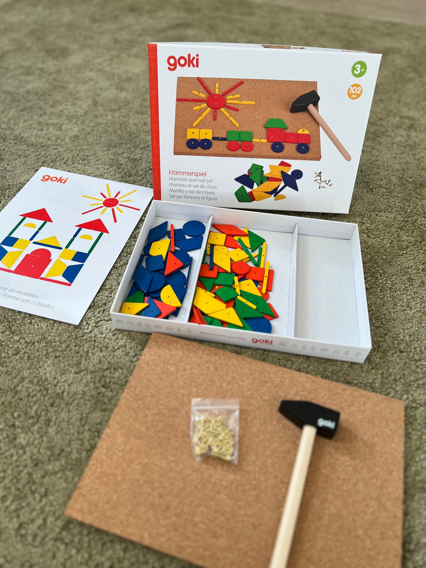 Set per formare le figure con il martello e i chiodi, versione premium