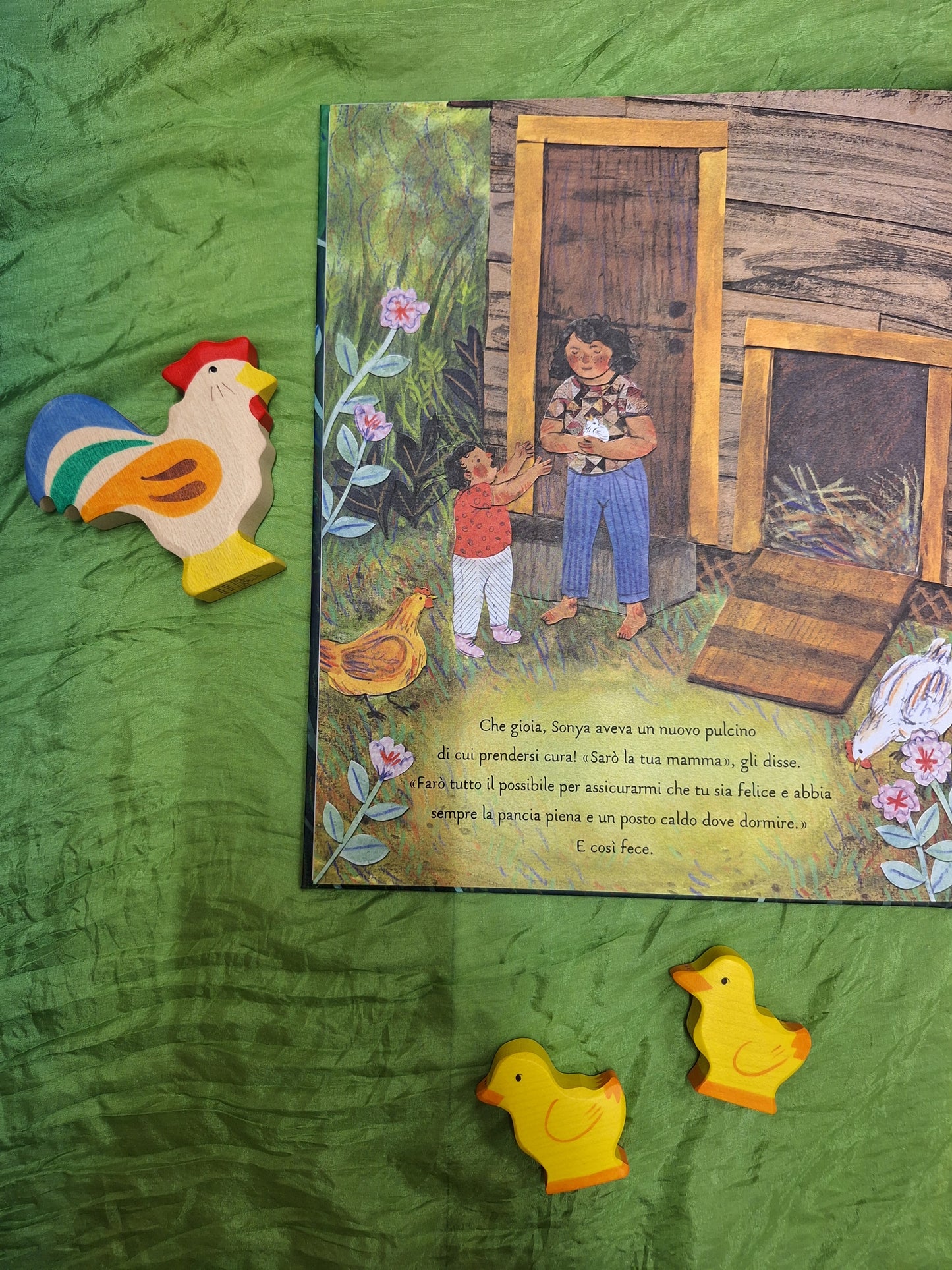 Kit libro Le galline di Sonya + 3 personaggi in legno Holztiger