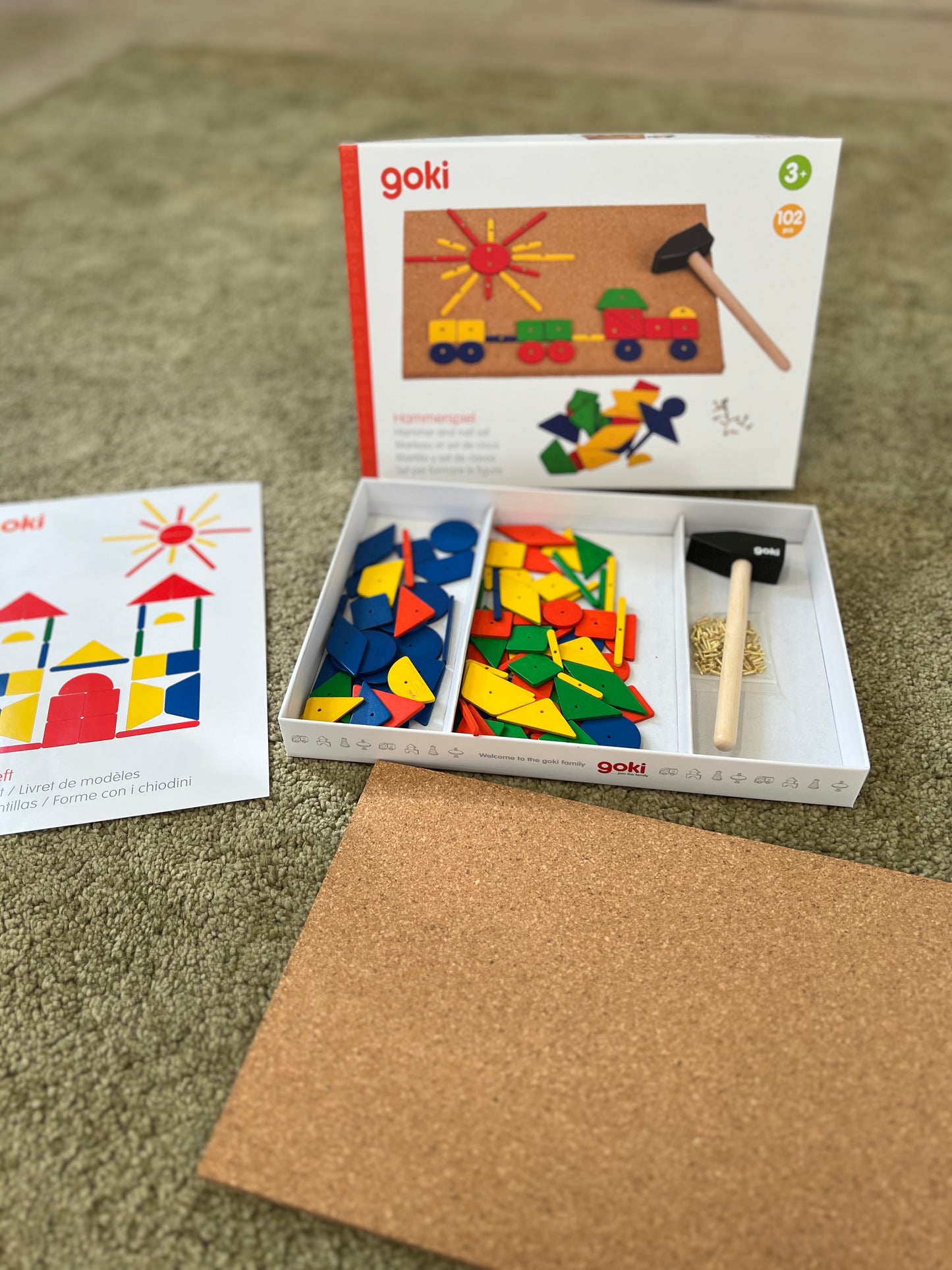 Set per formare le figure con il martello e i chiodi, versione premium