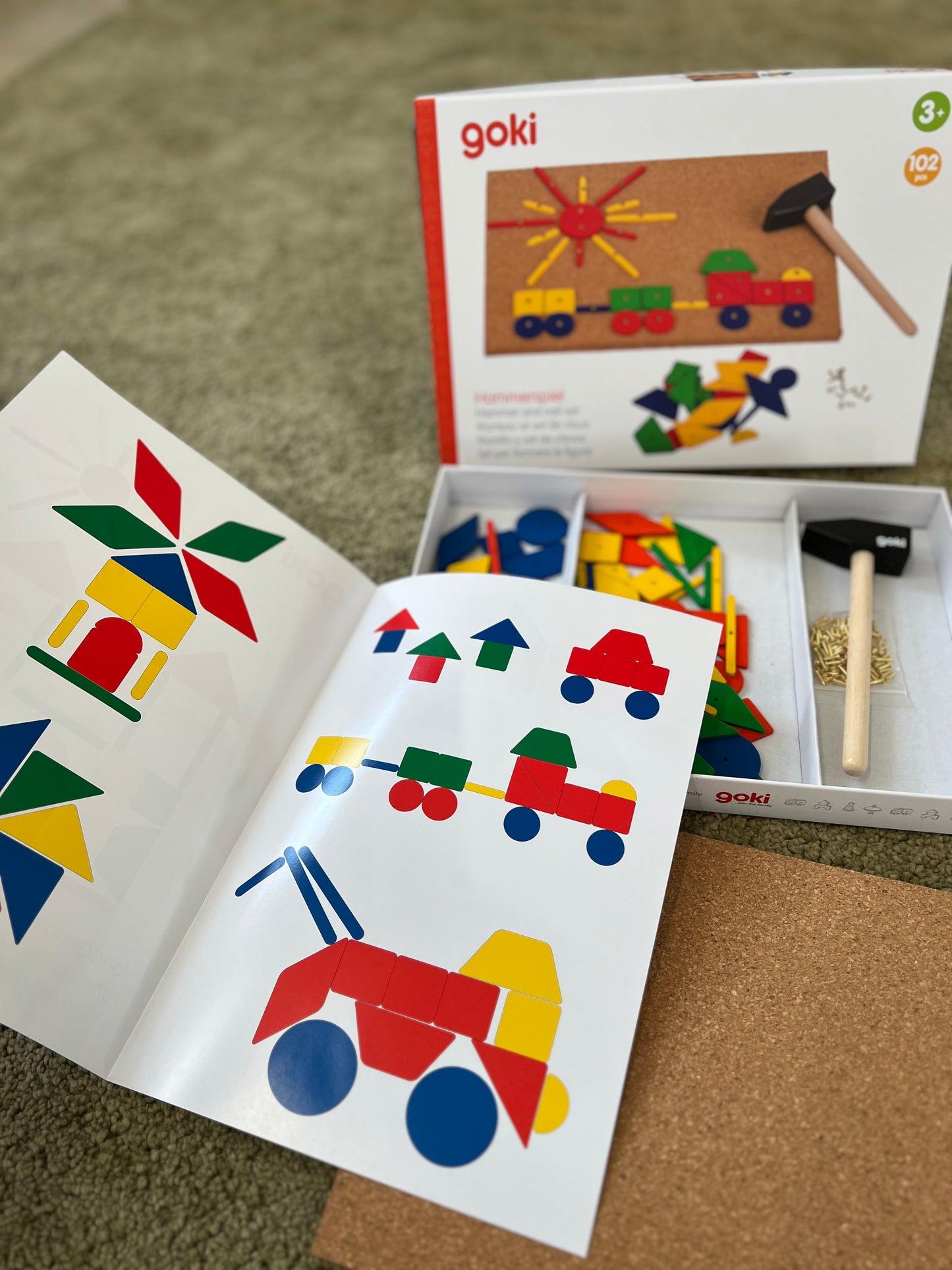 Set per formare le figure con il martello e i chiodi, versione premium