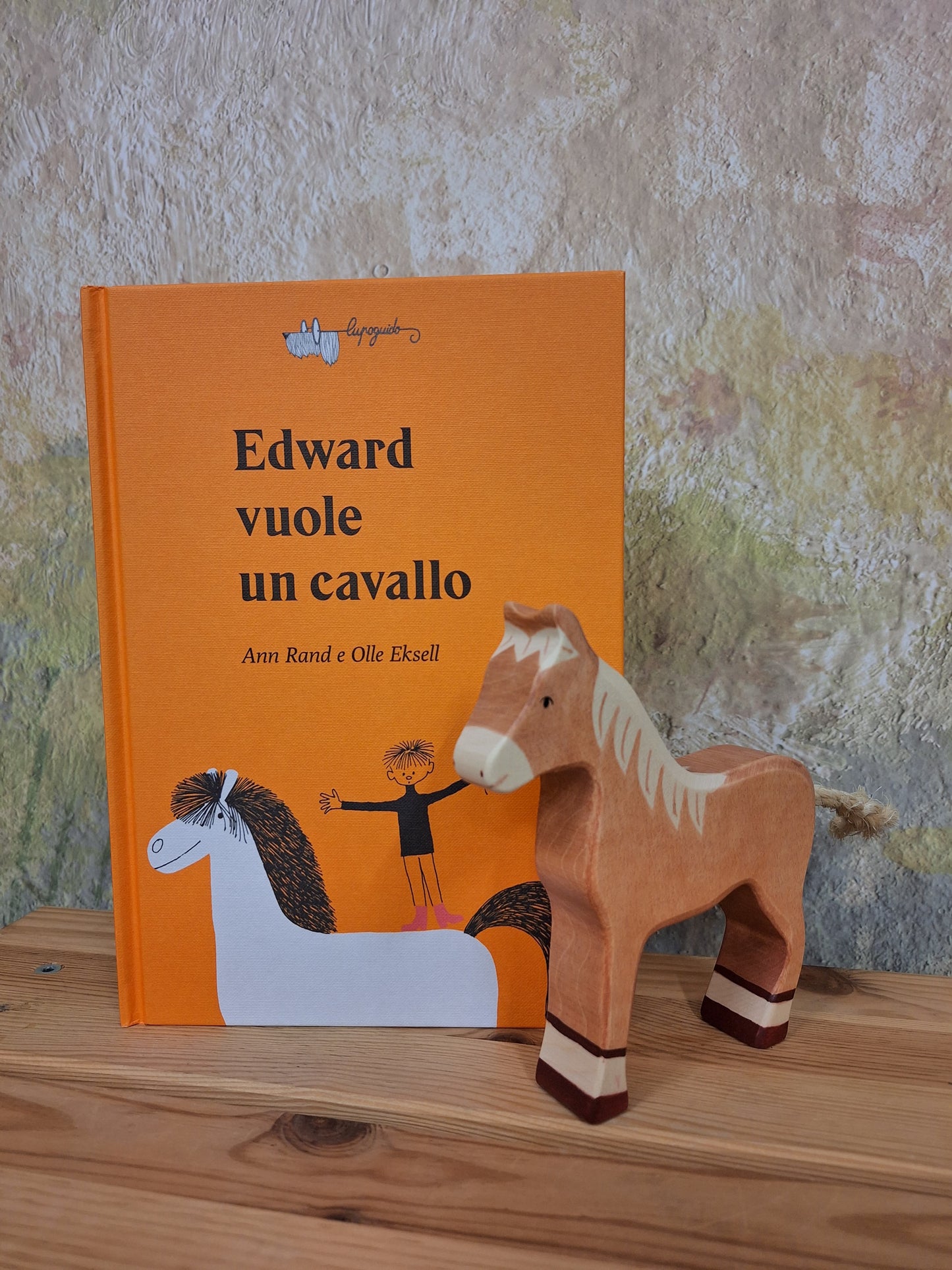 Kit libro Edward vuole un cavallo + personaggio in legno Holztiger