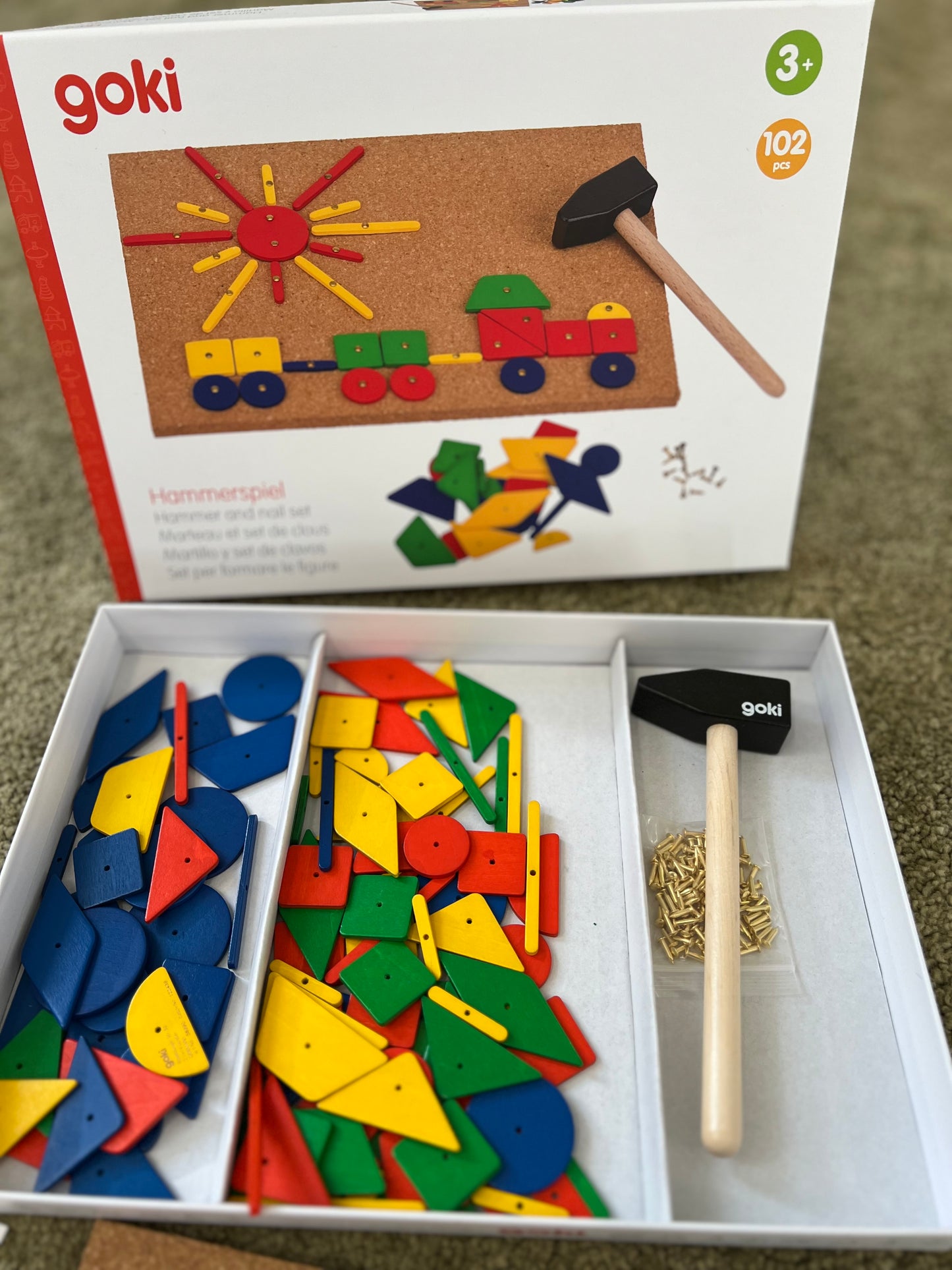 Set per formare le figure con il martello e i chiodi, versione premium