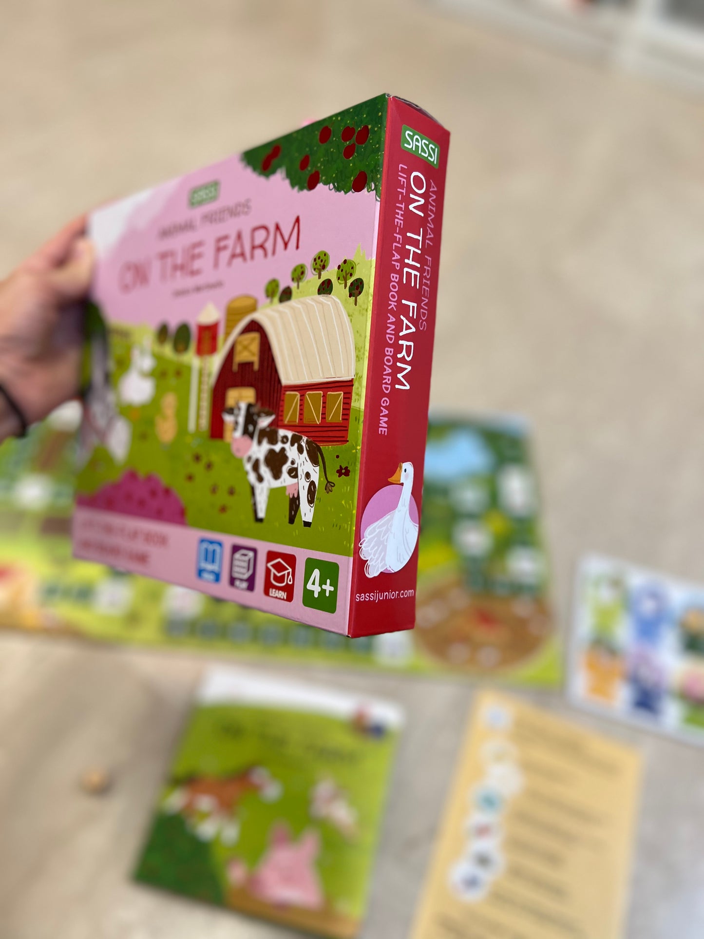 Animal friends on the farm - libro con alette, puzzle e gioco in scatola in inglese