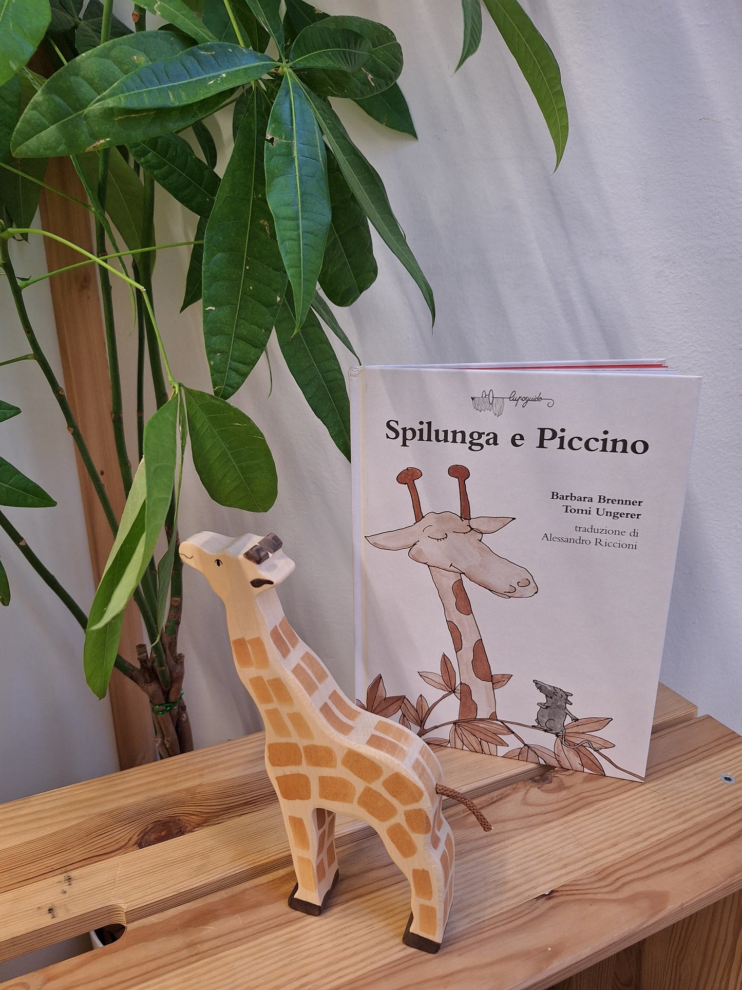 Kit libro Spilunga e Piccino + personaggio in Legno Holztiger