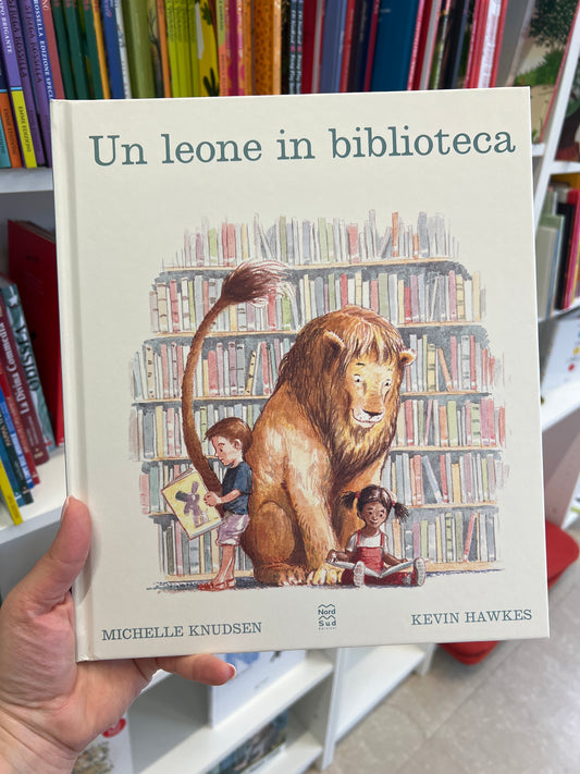 Un leone in biblioteca, Michelle Knudesn, Kevin Hawkes