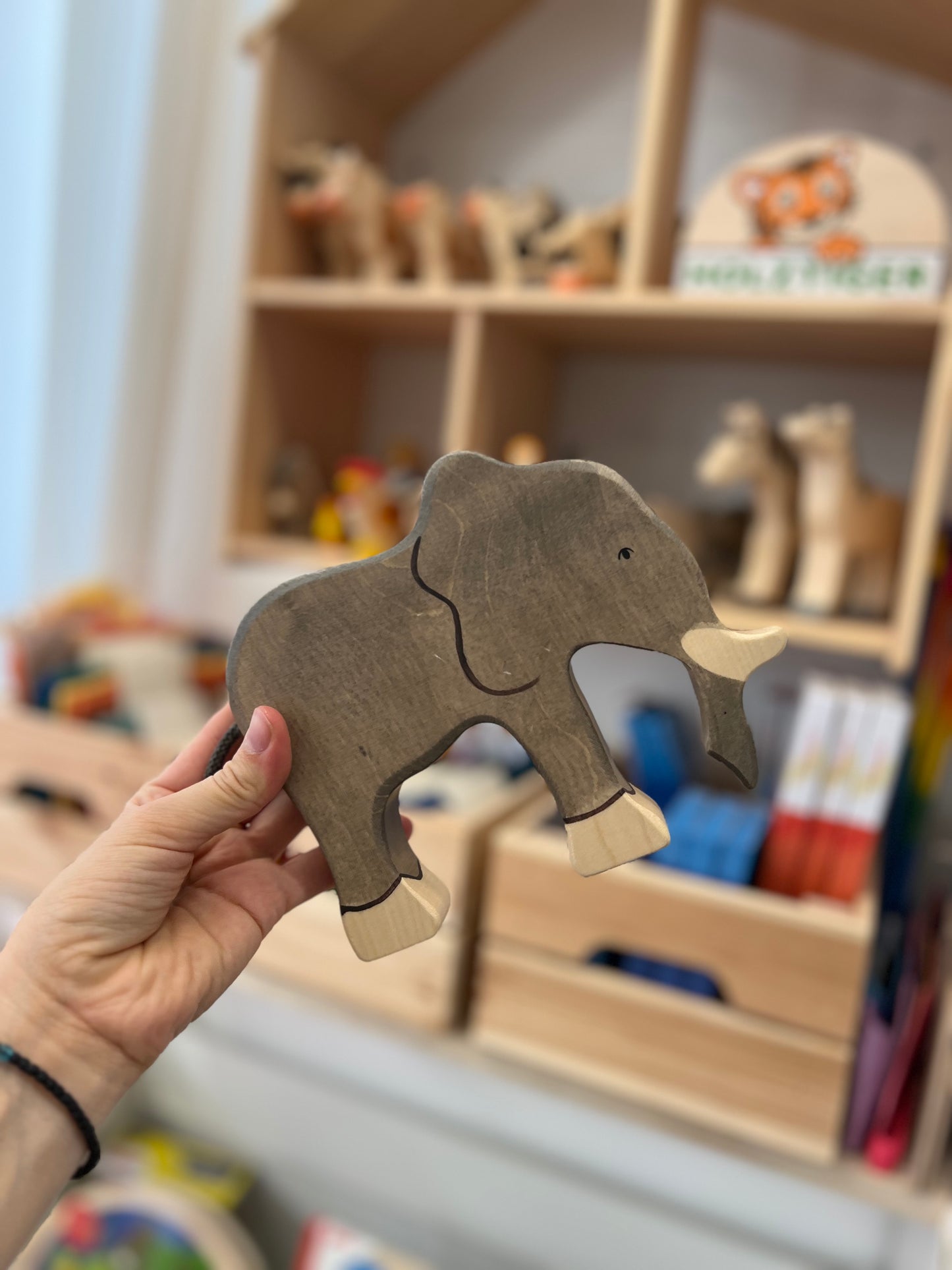 Elefante grande in legno Holztiger