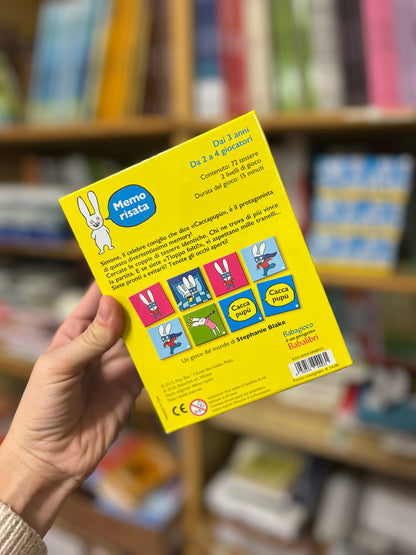 Memo risata, Stephanie Blake