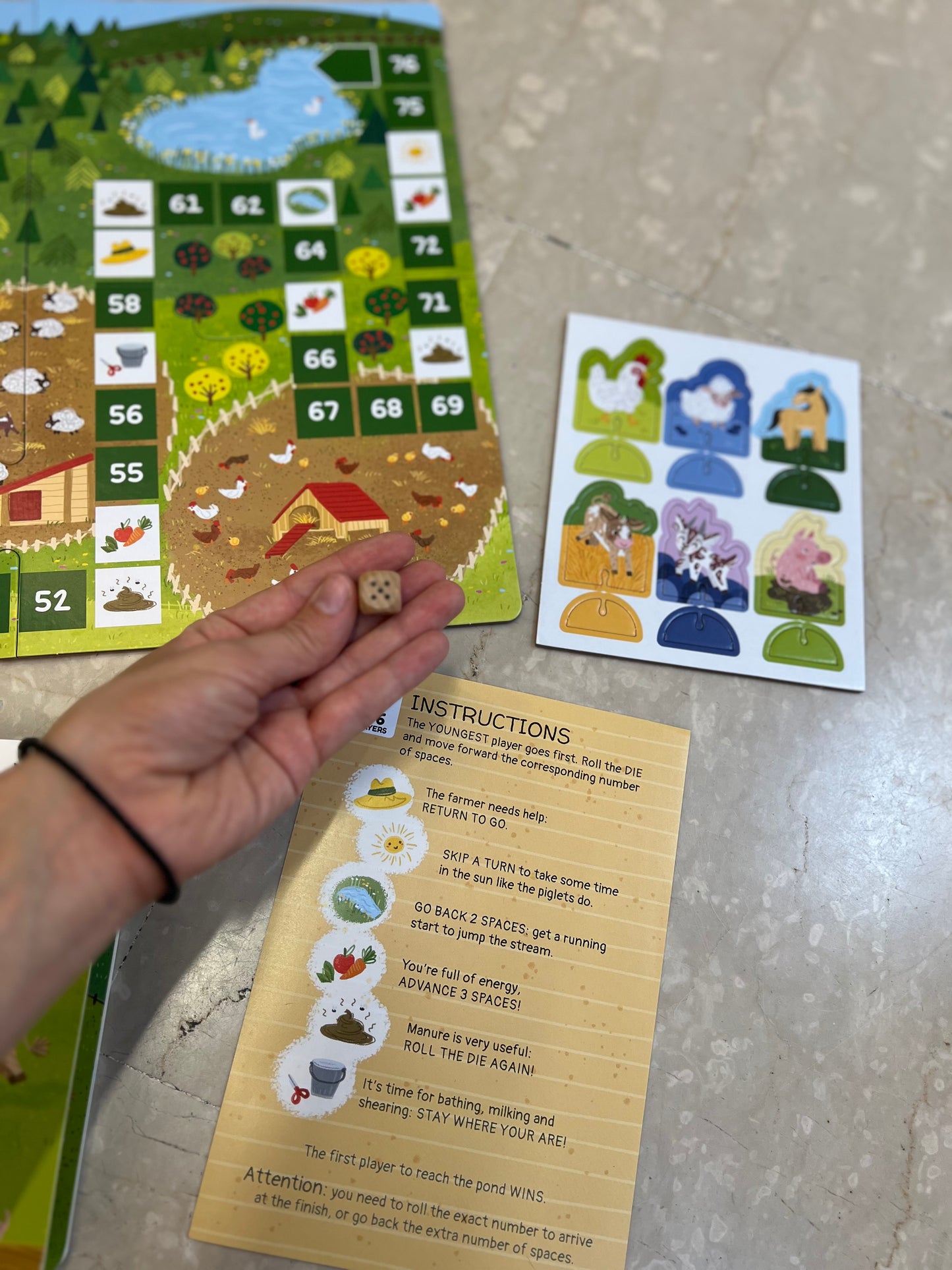 Animal friends on the farm - libro con alette, puzzle e gioco in scatola in inglese