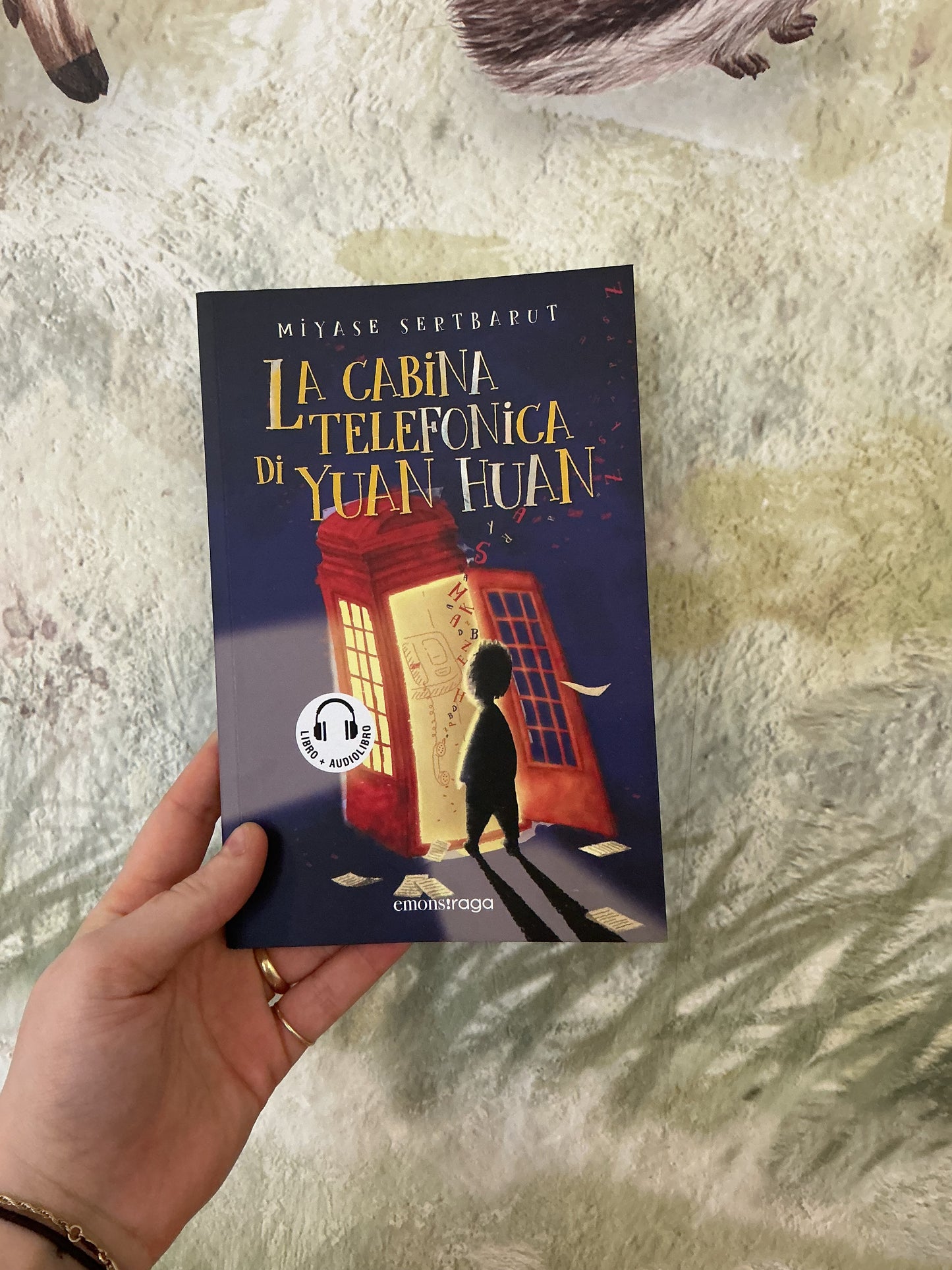 La cabina telefonica di Yuan Hunan, Miyase Sertbarut