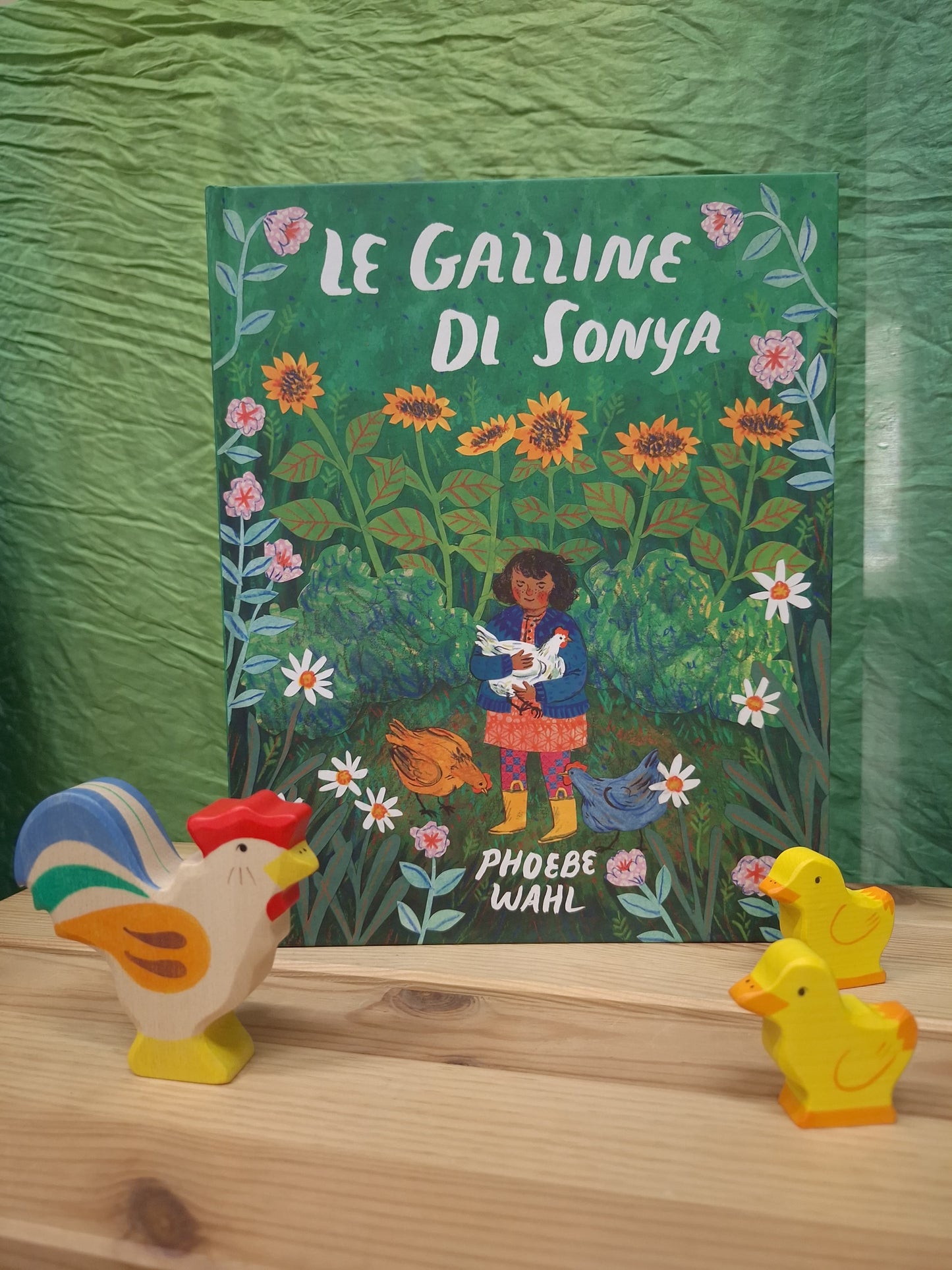 Kit libro Le galline di Sonya + 3 personaggi in legno Holztiger