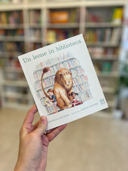 Un leone in biblioteca, Michelle Knudsen e Kevin Hawkes
