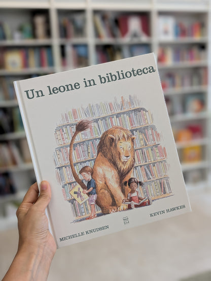 Un leone in biblioteca, Michelle Knudsen e Kevin Hawkes